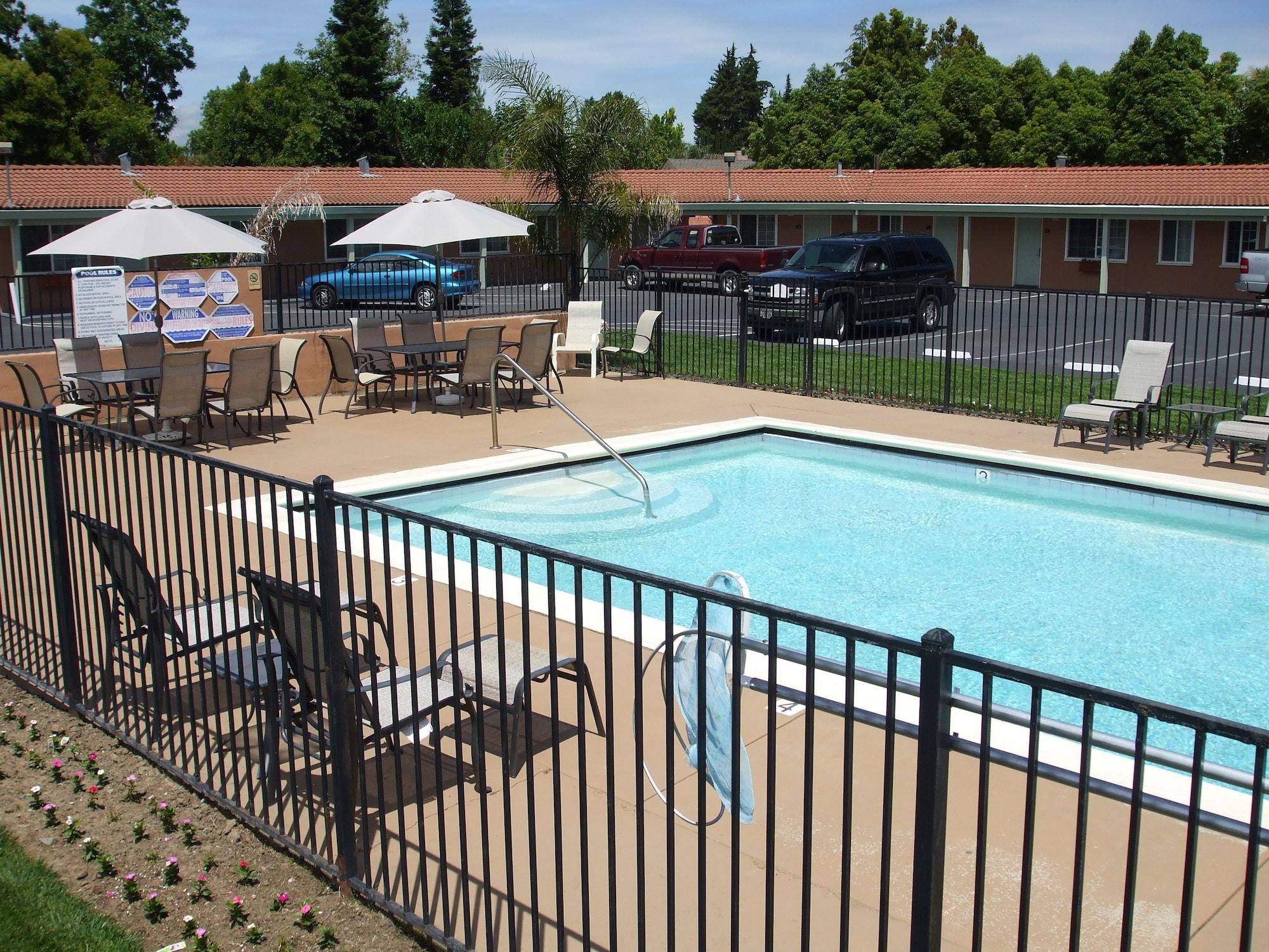 Tri-Valley Inn & Suites Pleasanton Exterior photo