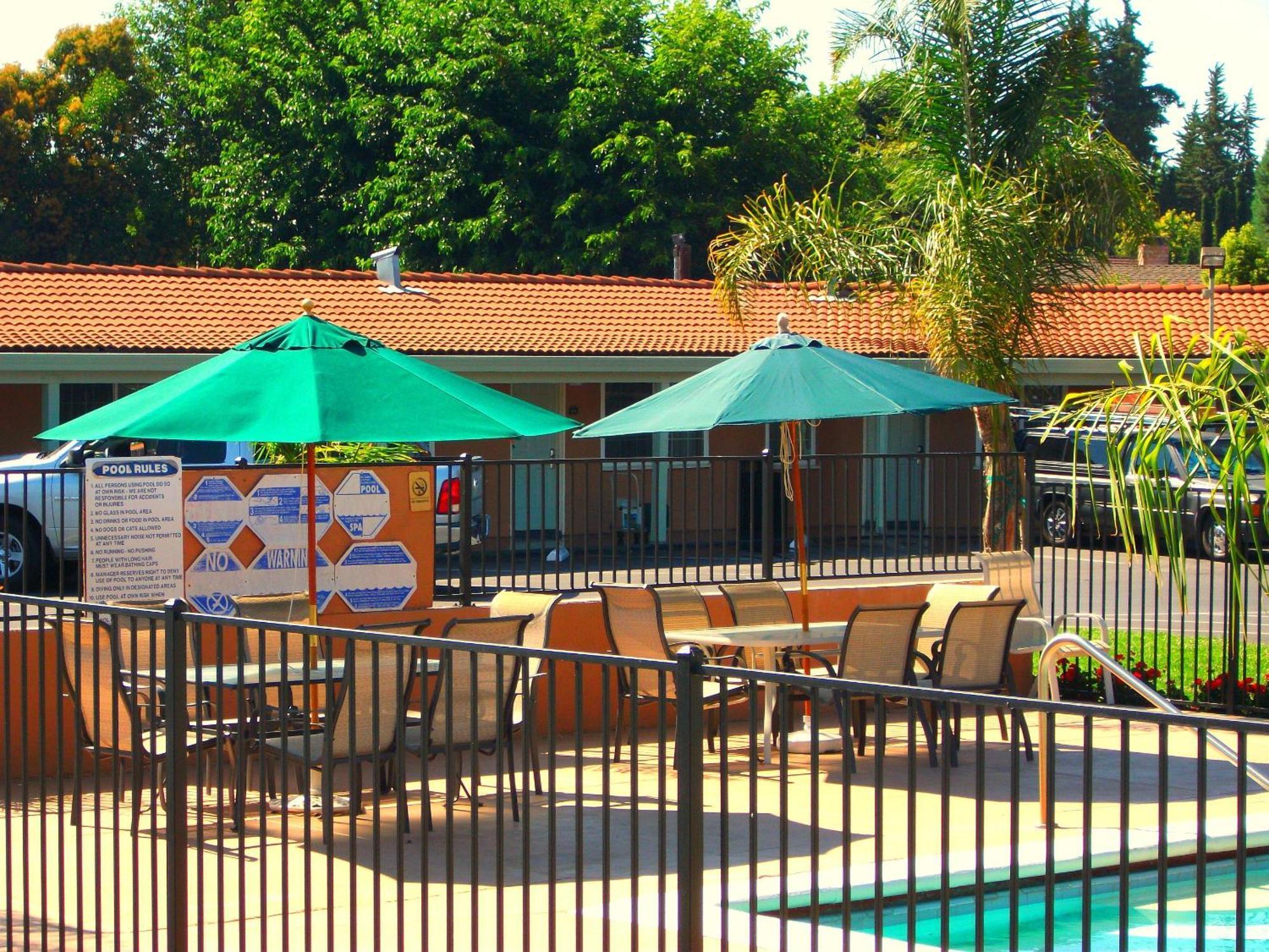 Tri-Valley Inn & Suites Pleasanton Exterior photo