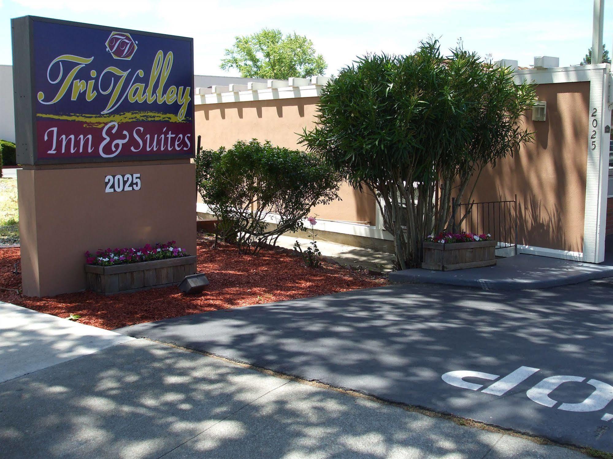 Tri-Valley Inn & Suites Pleasanton Exterior photo