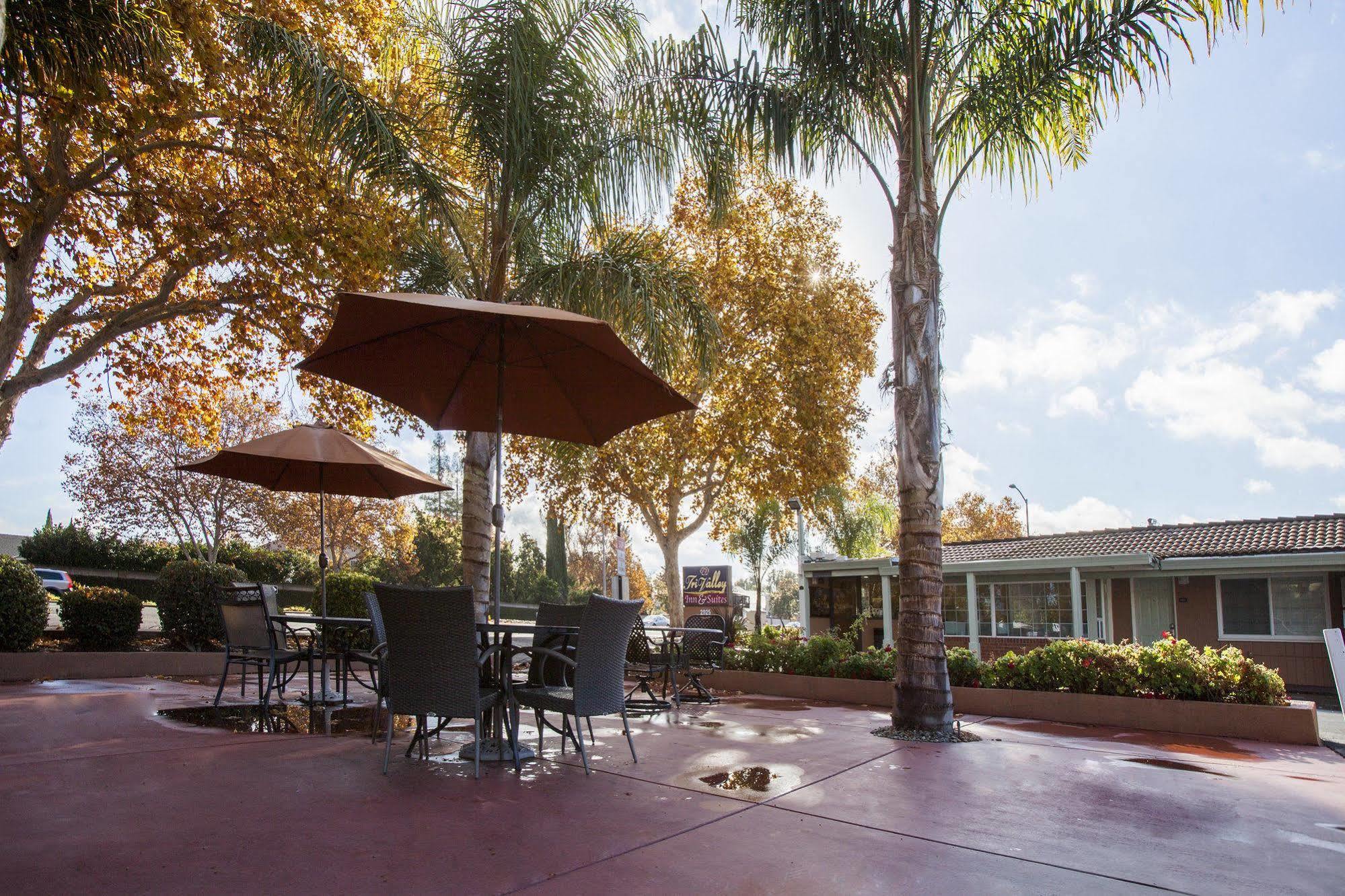 Tri-Valley Inn & Suites Pleasanton Exterior photo