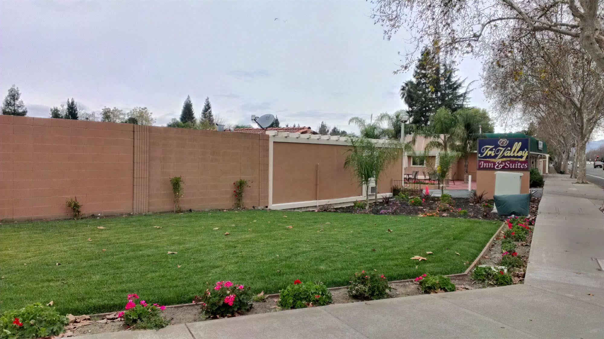 Tri-Valley Inn & Suites Pleasanton Exterior photo
